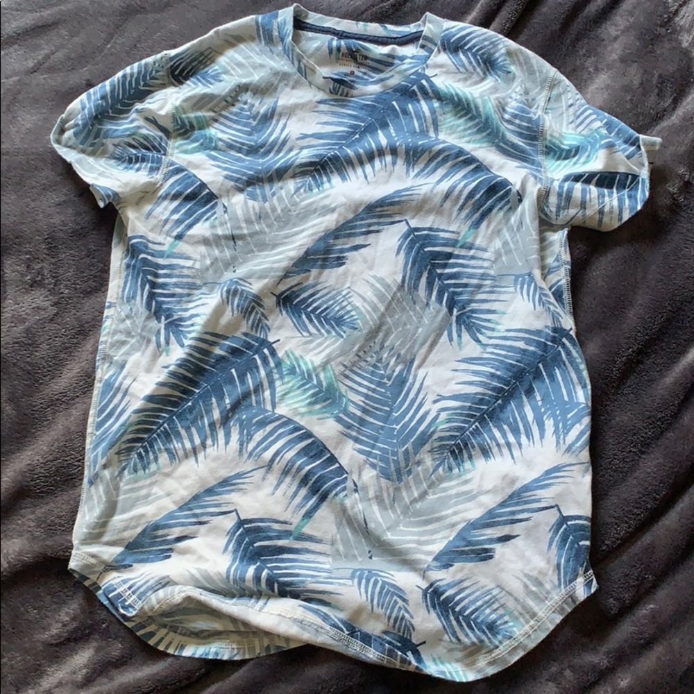 Men’s Hollister curved hem t-shirt